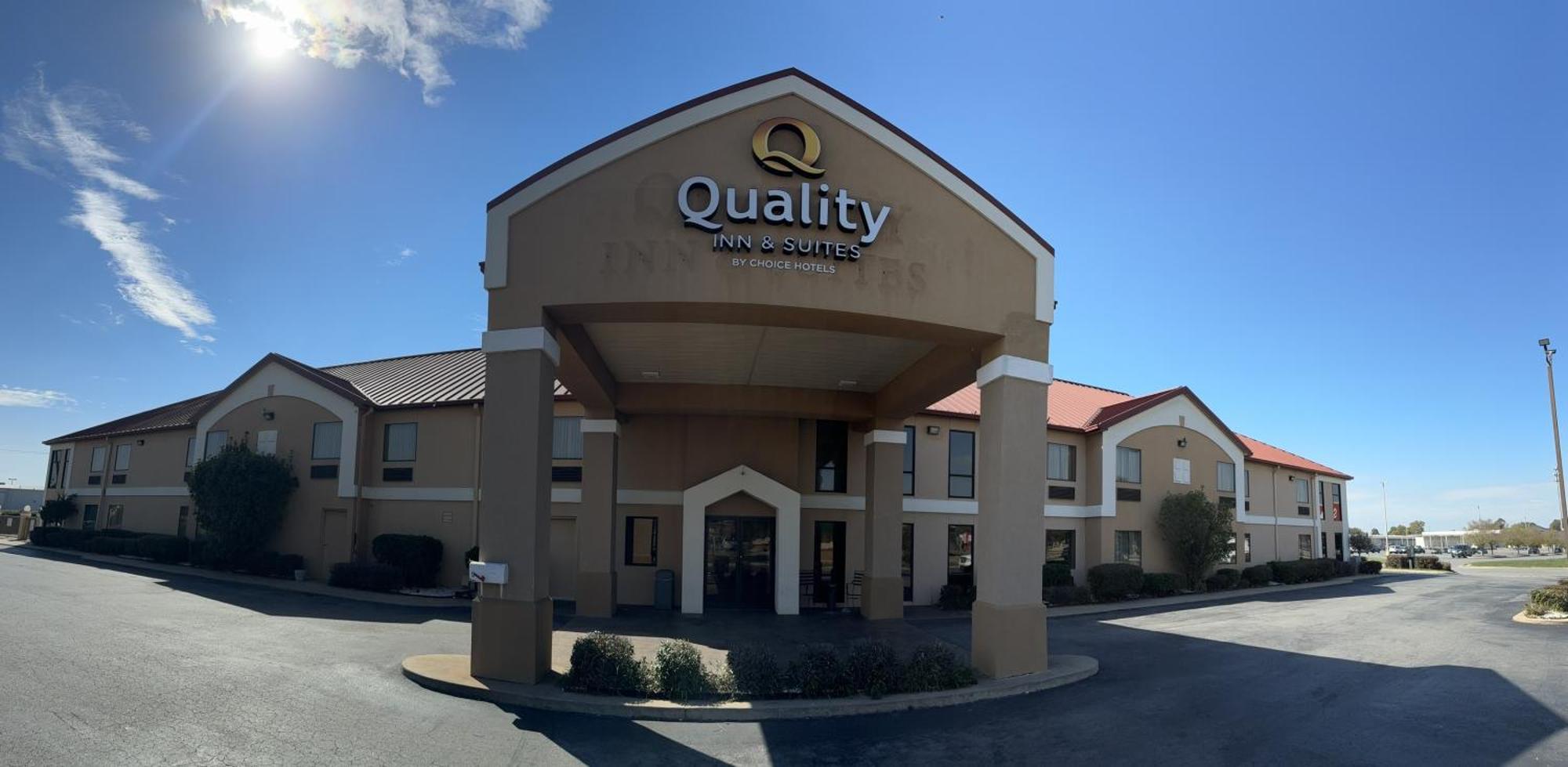 Quality Inn & Suites Pine Bluff Ar Exterior photo