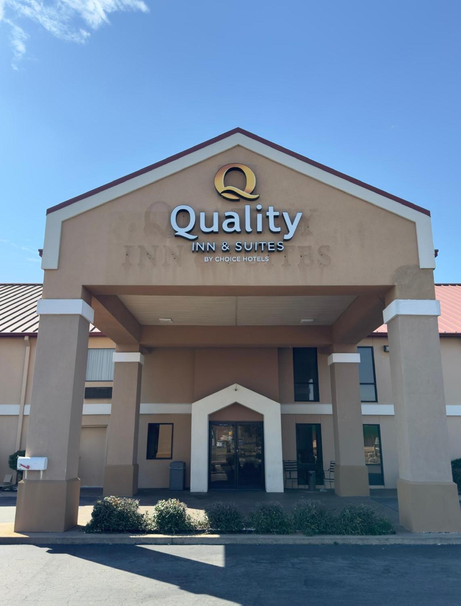 Quality Inn & Suites Pine Bluff Ar Exterior photo